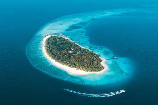 Best area to stay in Maldives featuring a luxury island resort at Baa Atoll with crystal clear turquoise water.