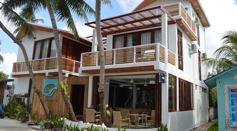 Waking to waves just beyond your window? That is what sets Canine Retreat apart. Rooms right on the sand begin at $60 USD each night, always including AC and a private bath. Choosing a higher level adds full meal coverage along with a balcony facing open water - worth thinking about when staying several days, since eating becomes one less thing to plan every morning or evening.